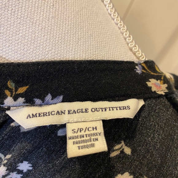 American Eagle black floral print top size S - Picture 5 of 5